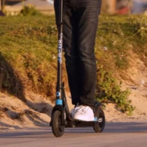 e_scooter_1880110665